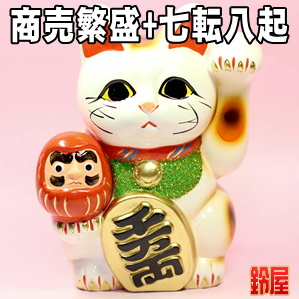 仕事運の開運アイテムであるだるま招き猫の置物を販売