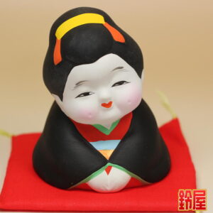 仕事運の開運アイテムであるお福さん人形の置物1