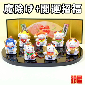 厄除け祈願の開運アイテムである七福神招き猫の置物を販売