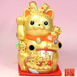 金運アップの開運アイテムである金色の七福招き猫1