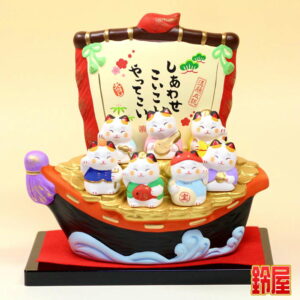 金運上昇の開運アイテムである七福神招き猫の宝船1