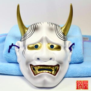 健康運の開運アイテムである和風の般若のお面1